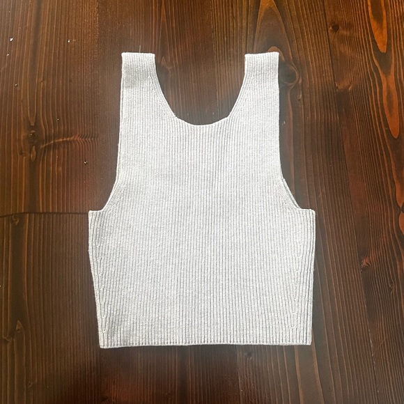 NWOT Aritzia Wilfred Free Sleeveless Tank Crop Top - Picture 3 of 6